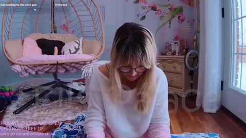 Snapshot of ells_palace chatting on January 2025 06:27:02 PM Ella Bella Bo Bella online show from January 2025 06:27:02 PM