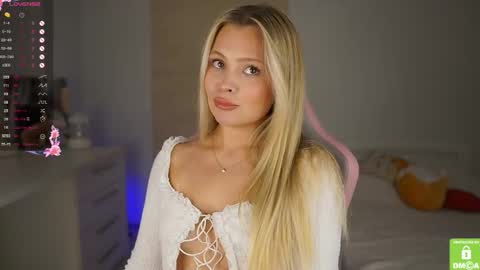 elly_ary online show from October 2025 05:09:01 PM