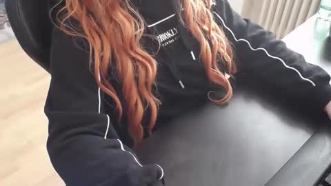 Elly online show from November 2025 09:53:01 AM