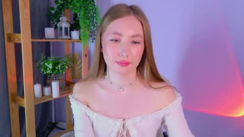 Snapshot of ellycolins_ chatting on May 2026 03:23:01 AM Elly online show from May 2026 03:23:01 AM