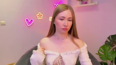 Snapshot of ellycolins_ chatting on May 2026 03:11:02 AM Elly online show from May 2026 03:11:02 AM