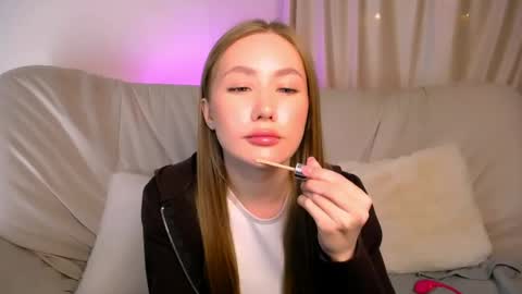 Snapshot of ellycolins_ chatting on May 2026 03:24:02 AM Elly online show from May 2026 03:24:02 AM