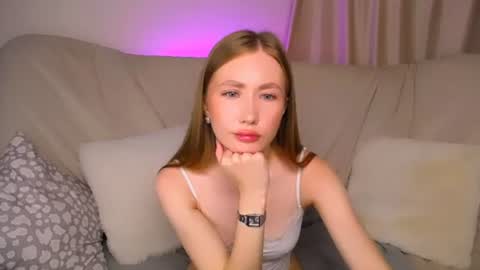 Snapshot of ellycolins_ chatting on June 2026 03:22:02 AM Elly online show from June 2026 03:22:02 AM