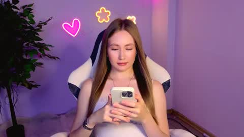 Snapshot of ellycolins_ chatting on July 2026 03:22:02 AM Elly online show from July 2026 03:22:02 AM