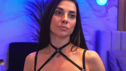 Elly online show from April 2026 06:44:02 PM