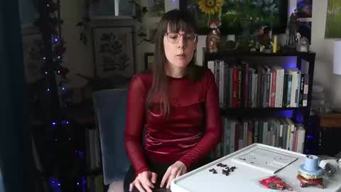 Elly Naomi online show from March 2026 04:24:01 PM