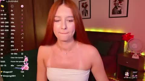 Snapshot of ellypeach chatting on June 2026 02:38:01 PM EllyPeach online show from June 2026 02:38:01 PM