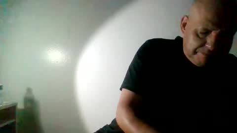 elmario24 online show from October 2025 10:19:02 AM