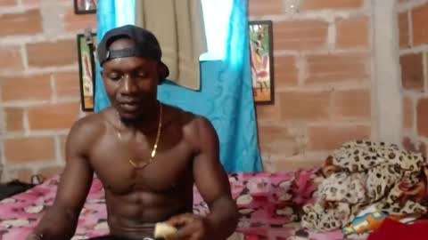 elmiltonnjakee online show from May 2026 07:45:01 PM