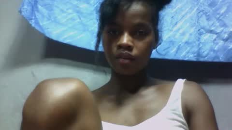 elodie228680 online show from May 2026 07:31:01 PM