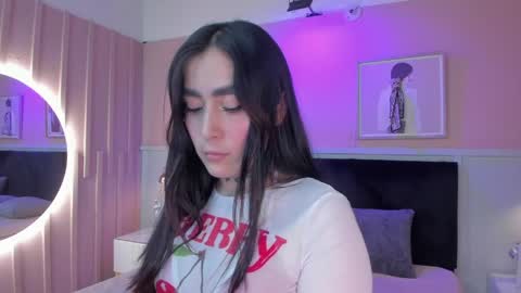 Snapshot of elodie_walker chatting on June 2026 12:11:01 PM Elodie online show from June 2026 12:11:01 PM