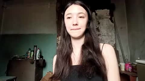Snapshot of elouisevallian chatting on June 2026 03:25:01 AM Elara online show from June 2026 03:25:01 AM