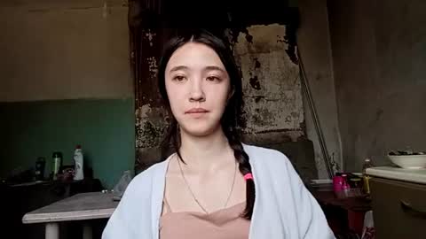 Snapshot of elouisevallian chatting on June 2026 02:29:01 AM Elara online show from June 2026 02:29:01 AM