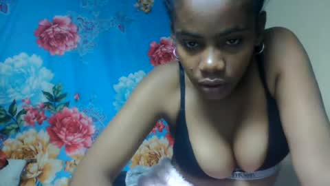 Snapshot of elphinez chatting on August 2026 06:18:01 PM elphinez online show from August 2026 06:18:01 PM