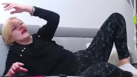 ElsieMacks online show from November 2025 08:31:01 PM