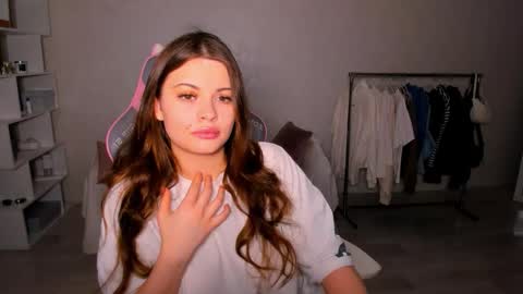 Luna online show from November 2025 03:22:01 PM