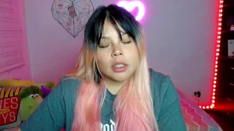 Snapshot of elymoon chatting on February 2026 11:32:02 PM Ely online show from February 2026 11:32:02 PM