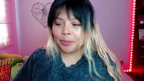 Snapshot of elymoon chatting on February 2026 10:21:01 PM Ely online show from February 2026 10:21:01 PM