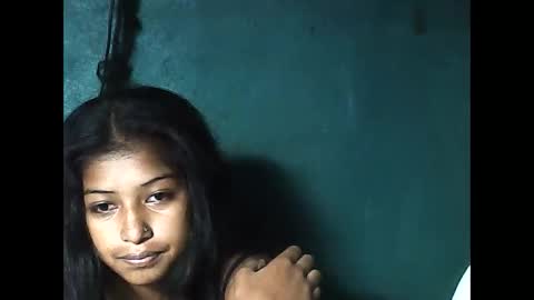 elynah195043 online show from May 2026 04:46:01 PM