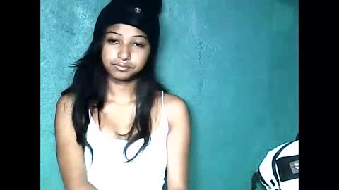 elynah195043 online show from May 2026 06:19:02 AM