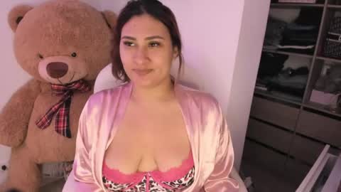 Snapshot of elyross_ chatting on April 2026 10:49:02 PM Ross online show from April 2026 10:49:02 PM