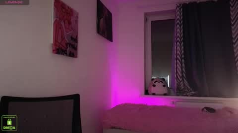 Em1l1a online show from October 2025 08:21:02 PM