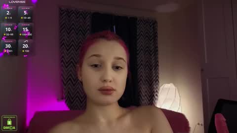 Em1l1a online show from November 2025 01:54:02 PM