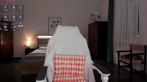 Snapshot of em_emilie chatting on October 2025 03:30:02 PM Emilie online show from October 2025 03:30:02 PM