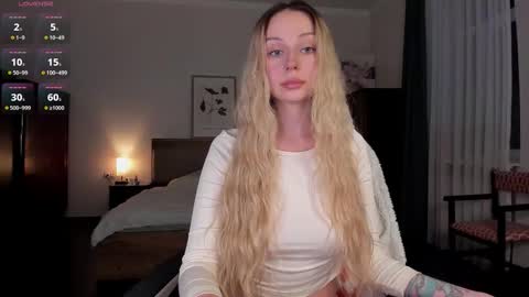 Emilie online show from November 2025 04:41:01 PM