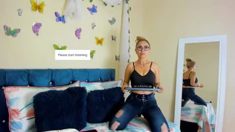 Snapshot of ema_garciaa chatting on September 2025 09:48:02 PM ema garcia  online show from September 2025 09:48:02 PM