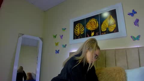 Snapshot of ema_garciaa chatting on October 2025 12:34:02 PM ema garcia  online show from October 2025 12:34:02 PM