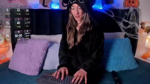 Ema online show from October 2025 09:15:02 PM