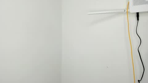 Snapshot of ema_saenz chatting on April 2026 11:16:01 PM Ema online show from April 2026 11:16:01 PM