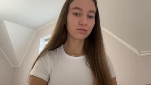 Alina online show from November 2025 12:25:01 PM