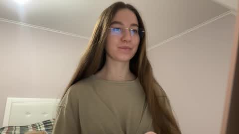 Alina online show from April 2026 06:47:01 PM