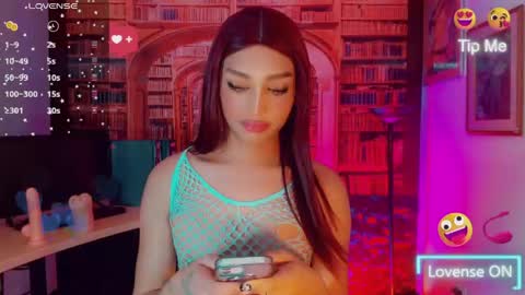Snapshot of emeli_roushot chatting on May 2026 11:27:02 AM Emeli online show from May 2026 11:27:02 AM