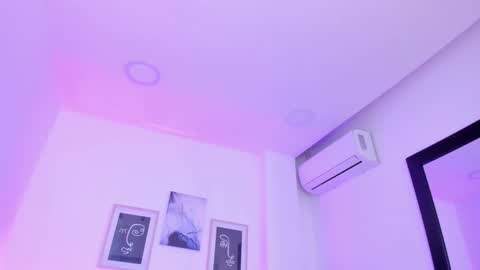 emelie_89 online show from February 2025 03:43:02 PM