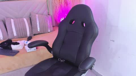 Snapshot of emelie_ch_ chatting on December 2024 08:47:01 AM Emily  online show from December 2024 08:47:01 AM