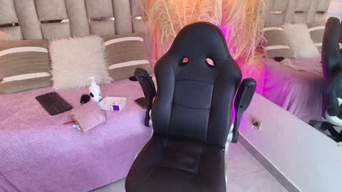 Snapshot of emelie_ch_ chatting on January 2025 07:28:02 AM Emily  online show from January 2025 07:28:02 AM