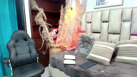 Snapshot of emelie_ch_ chatting on January 2025 09:53:02 PM Emily  online show from January 2025 09:53:02 PM