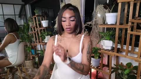 Snapshot of emely_brandon_ chatting on December 2024 01:06:02 AM anyelii online show from December 2024 01:06:02 AM