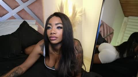 Snapshot of emely_brandon_ chatting on January 2025 03:30:01 AM anyelii online show from January 2025 03:30:01 AM