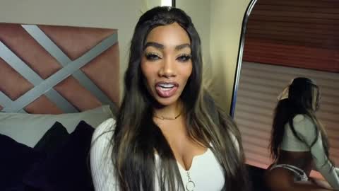 Snapshot of emely_brandon_ chatting on February 2025 11:24:01 PM anyelii online show from February 2025 11:24:01 PM