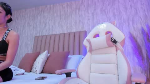 Emely Florence online show from April 2026 08:06:02 PM