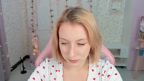 emelia online show from October 2025 12:06:02 PM