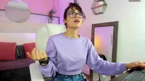 Esmeralda online show from October 2025 12:19:02 PM