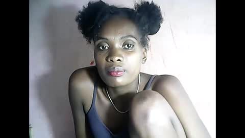 Snapshot of emerence9794 chatting on April 2026 07:33:02 PM Emerence9794 online show from April 2026 07:33:02 PM