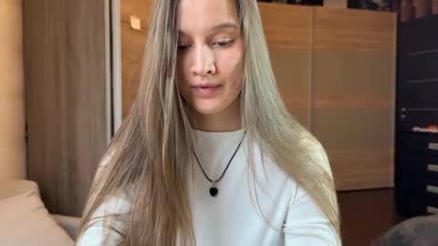 emi__ly online show from December 2025 07:47:02 AM