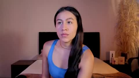 Snapshot of emigomez_ chatting on May 2026 12:02:01 PM Emilia Gomez online show from May 2026 12:02:01 PM