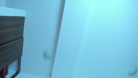 Emi online show from February 2025 06:37:01 PM